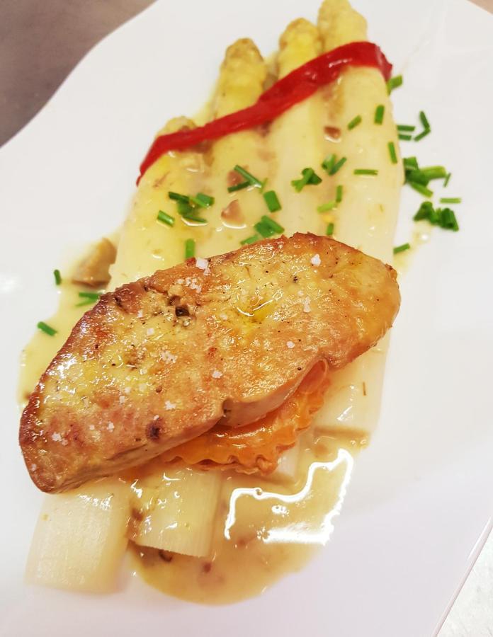 Hotel Restaurant Le Bourgneuf Morlaas ภายนอก รูปภาพ